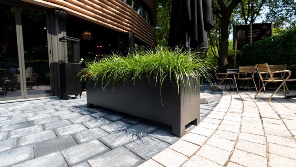 Plantenbakken als terrasafscheiding 2