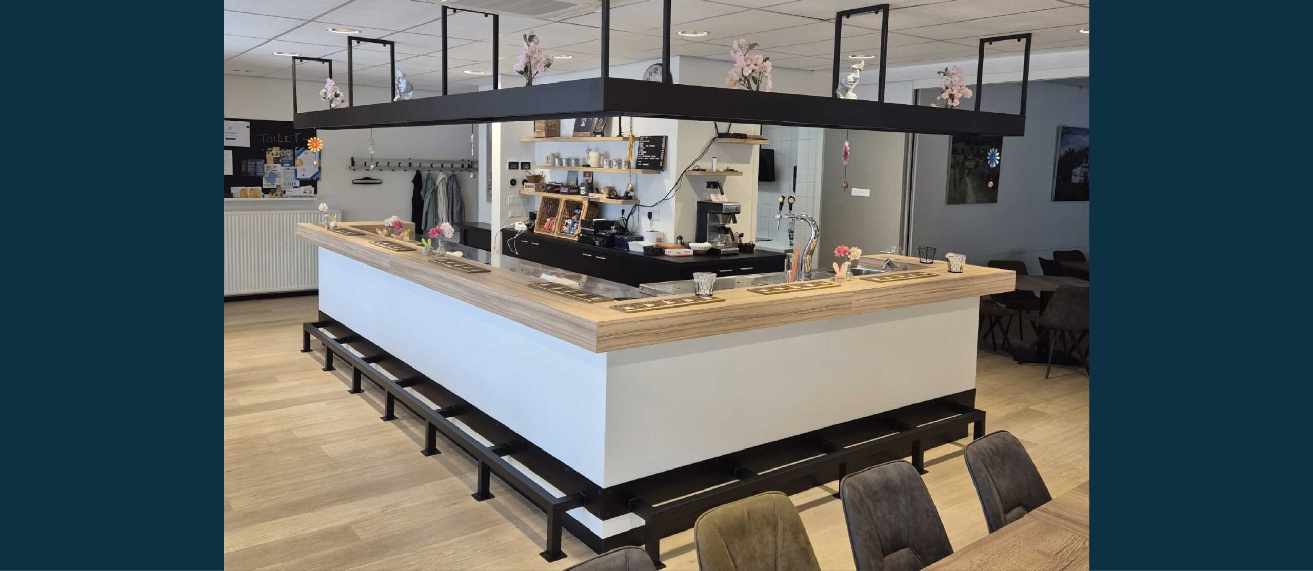 Stalen drankrek en voetensteun Amstenrade